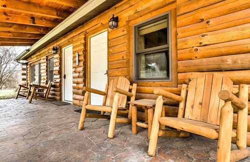 Ferryville Cottage | Cozy Cabin by the River - Stay Where Treehouse Masters Went!