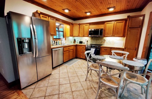 Monteagle Cabin | Idyllic Cabin in the Trees with Hot Tub & Firepit