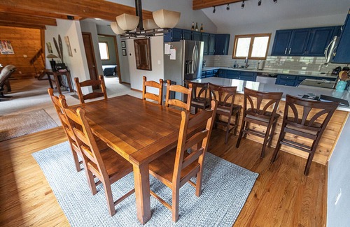 Fraser House | Secluded Cabin in the Woods, Pet Friendly & Family Ready