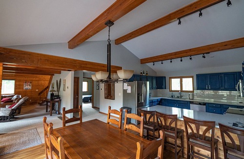 Fraser House | Secluded Cabin in the Woods, Pet Friendly & Family Ready