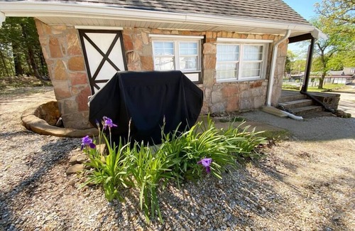 Osage Beach Cabin | Scenic Cabin No. 4 at The Old Swiss Village - Lake Views!