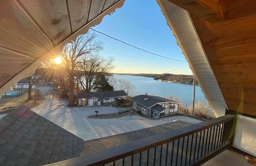 Osage Beach Cabin | Scenic Cabin No. 4 at The Old Swiss Village - Lake Views!