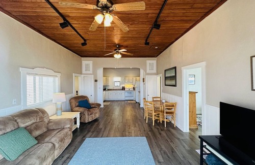 Osage Beach Cabin | Scenic Cabin No. 5 @ The Old Swiss Village - Lake Views!