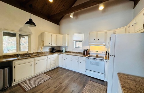 Osage Beach Cabin | Scenic Cabin No. 5 @ The Old Swiss Village - Lake Views!