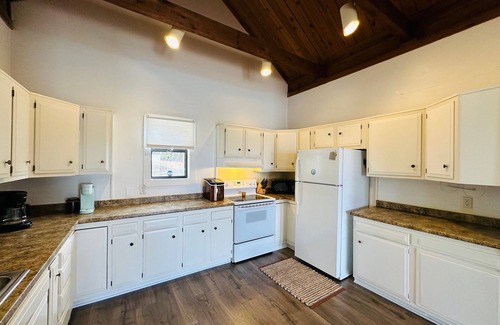 Osage Beach Cabin | Scenic Cabin No. 5 @ The Old Swiss Village - Lake Views!