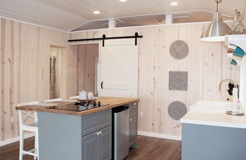 Osage Beach Cabin | Lakefront Cabin No. 7 at The Old Swiss Village - Guest Rated 9.8