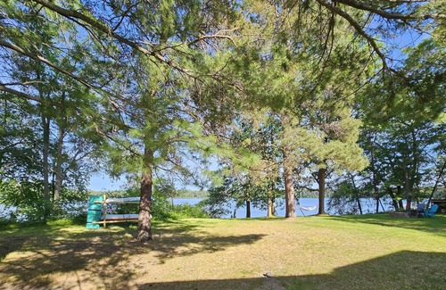 Backus Cabin | Cabin on 2.5 private acre lot with private dock! Family and dog friendly!