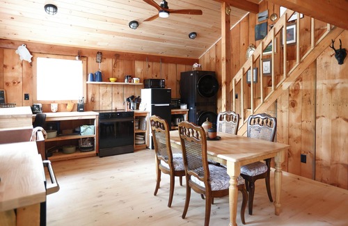 Hill Cabin | Tranquil Cabin by a Private Lake: Perfect for Fishing & Kayaking