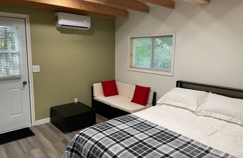 Inverness County Cabin | Cabin on Cabot Trail, with Queen Bed, Kitchen & Bathroom. 20 mins from Baddeck.
