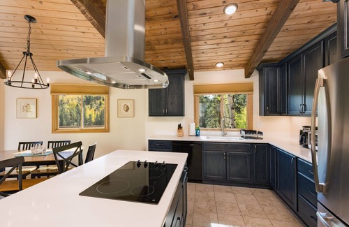 Columbine Lake House | Scenic Cabin on Columbine Lake: Deck, Hot Tub & Views