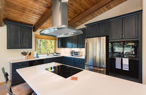 Columbine Lake House | Scenic Cabin on Columbine Lake: Deck, Hot Tub & Views