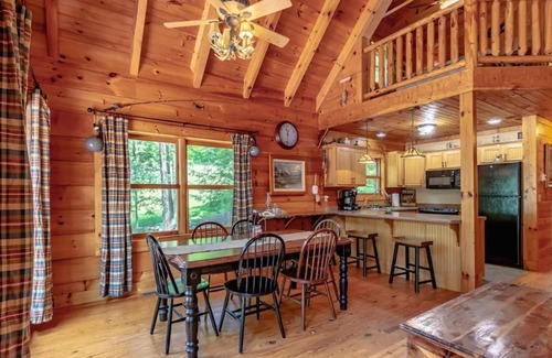 Albany Cabin | Tranquil Cabin on Dale Hollow - Steps from Your Boat