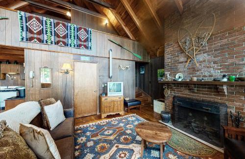 Parsonsfield House | Cabin on Long Pond
