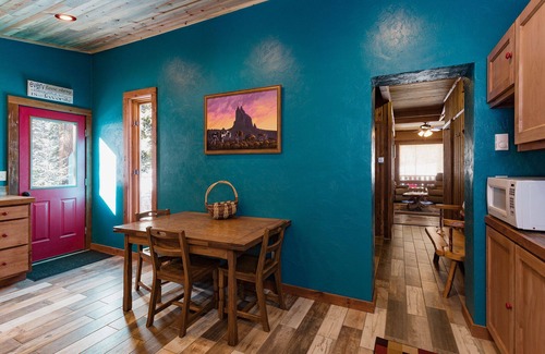 Purgatory House | Relaxing Cabin on Pond with Hot Tub - Pet Friendly Retreat