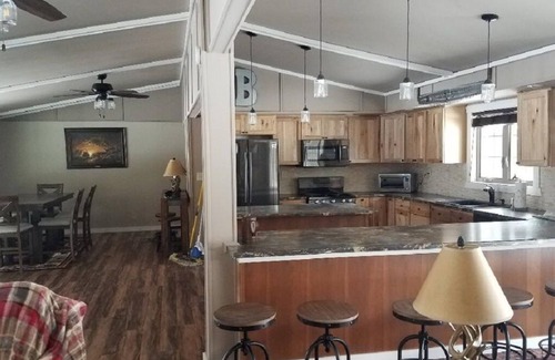 Galt Cabin | Relaxing Cabin on Private Lake with Beach and Spa Amenities