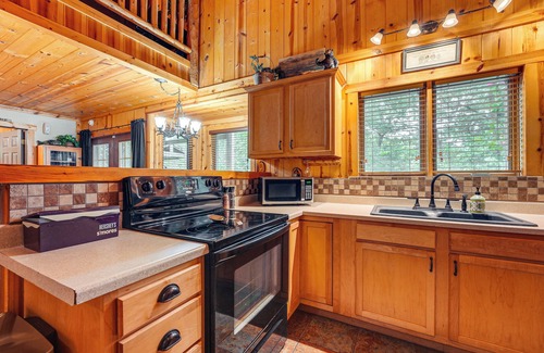 Blue Eye Cabin | Escape to Table Rock Lake: Hot Tub & Fire Pit Retreat