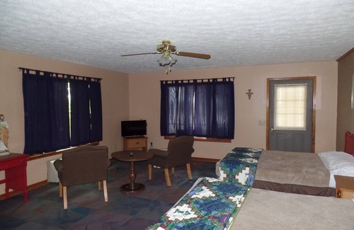 Golconda Cabin | Inviting Cabin on the Bluffs of the Ohio with Breakfast