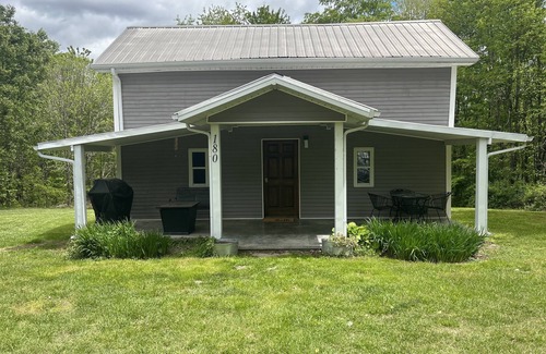 Cane Valley Cabin | Idyllic Cabin on the Lake Getaway Near Green River Lake