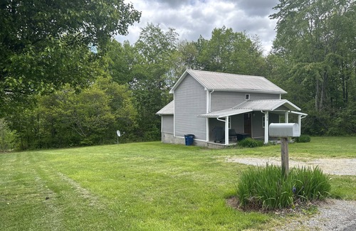 Cane Valley Cabin | Idyllic Cabin on the Lake Getaway Near Green River Lake