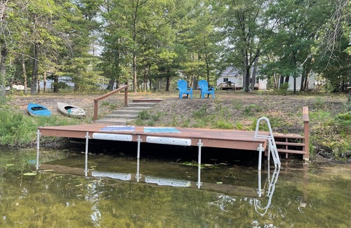 Atlanta Cottage | Inviting Cabin on the Lake with Ocean Views and Pet Friendly