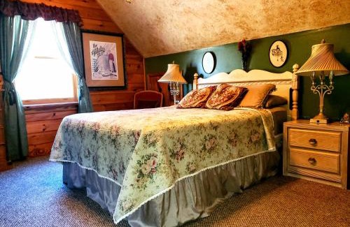 Lake Helen Bed & Breakfast | Serene Cabin On The Lake: Pet-Friendly Retreat with High Rating