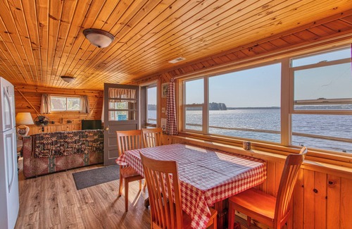 Gordon Cabin | Cozy Cabin on the Lake - Perfect for Families & Pets