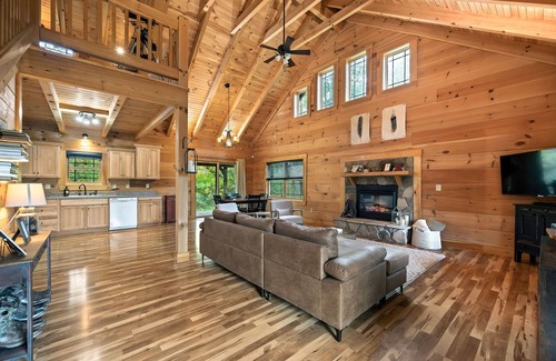 Canaan Cabin | Cozy Cabin on the Ridge with Kitchen & Family-Friendly Perks