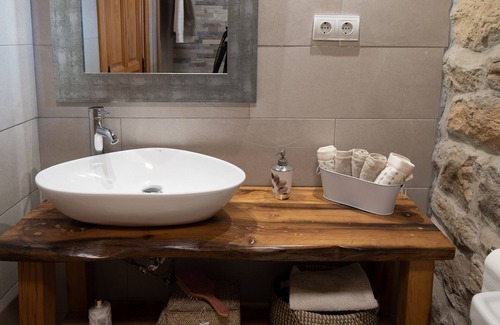 San Pedro del Romeral Cabin | Cozy Cabin Pasiega Las Suertes with Pool & Pet Friendly Stay