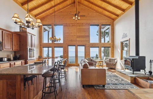 Victor House | Scenic Cabin in the Bitterroots with Kid-Friendly Amenities