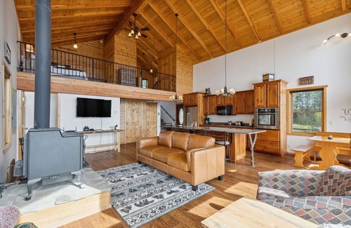 Victor House | Scenic Cabin in the Bitterroots with Kid-Friendly Amenities