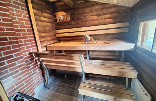 Enontekio Ski Chalet | Pet-Friendly Villa Pikku Saana with Breakfast Included
