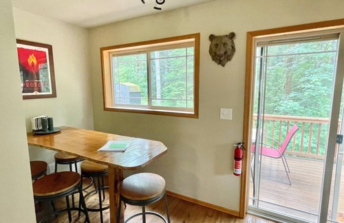 Packwood Cabin | Inviting Cabin Retreat with Hot Tub & Firepit Near White Pass