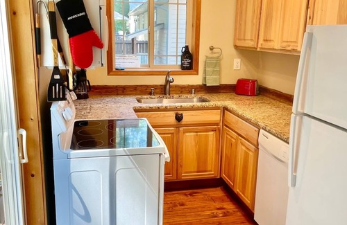 Packwood Cabin | Inviting Cabin Retreat with Hot Tub & Firepit Near White Pass