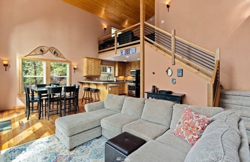Leavenworth Cabin | Cabin retreat with full deck in Plain, WA