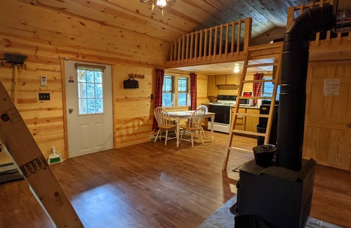 Millfield Cabin | Cozy Cabin Near Wayne National Forest with Great Amenities