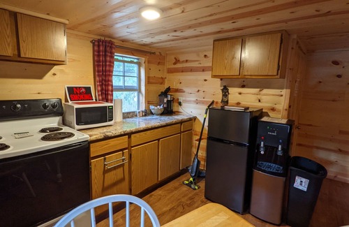 Millfield Cabin | Cozy Cabin Near Wayne National Forest with Great Amenities