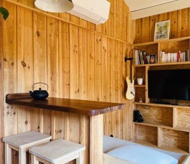 Taussat House | Cabin, terrace and enclosed garden