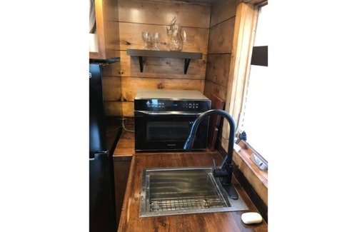 Vineyard House | Lakefront Tiny Home Cabin with Pool and Spa Amenities