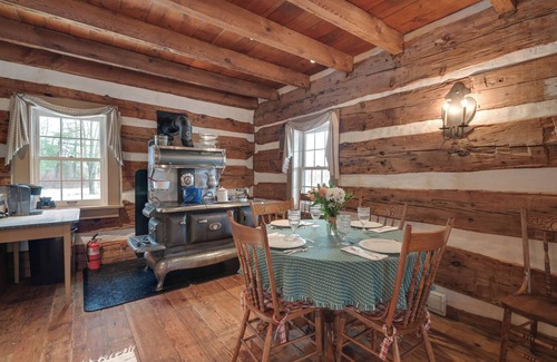 Pine Grove Mills Cabin | Cozy Cabin Retreat ~ 10/10 Rated Near Penn State!
