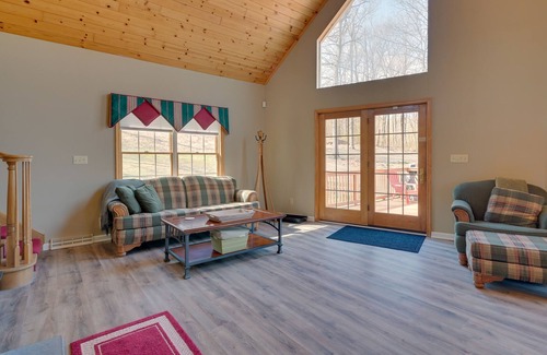 Mercersburg Cabin | Cabin w/ Fireplace - 1 Mi to Whitetail Ski Resort!