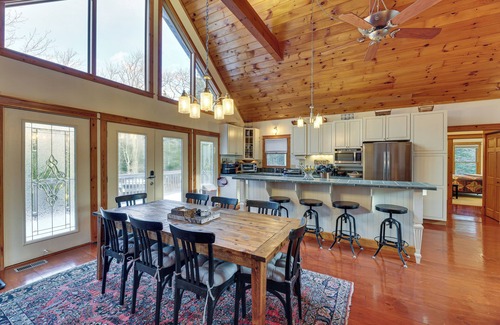 Snowshoe Cottage | Cozy Cabin with Hot Tub Near Snowshoe Mountain