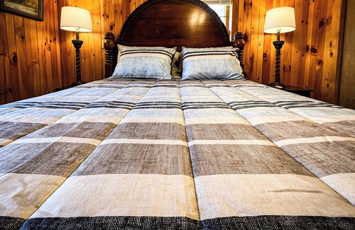 Mouth of Wilson Cabin | Cozy Cabin with Scenic Views and Foosball near Camp Cheerio