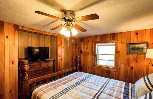 Mouth of Wilson Cabin | Cozy Cabin with Scenic Views and Foosball near Camp Cheerio