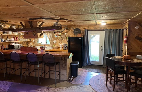 Franklin Cabin | Idyllic Cabin Retreat Near the Black Top, Rated 9.8/10