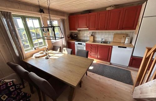 Atra Apartment | Scenic Cabin with Breathtaking Views at Gaustablikk