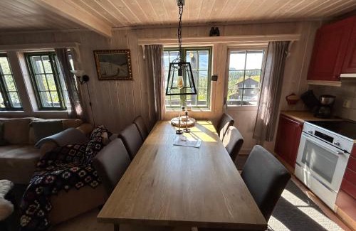 Atra Apartment | Scenic Cabin with Breathtaking Views at Gaustablikk