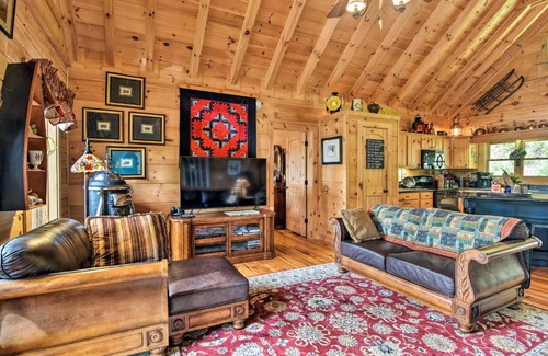 Sylva House | Family-Friendly Cabin with BBQ - Steps from Blue Ridge Parkway