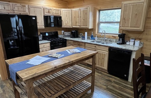 Chickamauga Lake Cabin | Pet-Friendly Cabin with Dock & Huge Screened Porch Escape