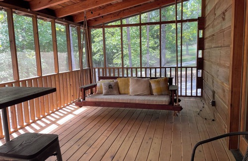 Chickamauga Lake Cabin | Pet-Friendly Cabin with Dock & Huge Screened Porch Escape