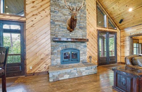 Broken Bow House | Cozy Broken Bow Cabin with Game Room & Private Hot Tub